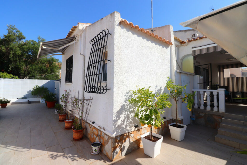 Detached Villa La Florida Alicante - image 2