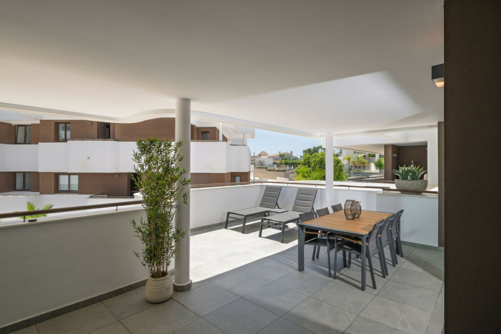 Middle Floor Apartment Estepona Málaga - image 19