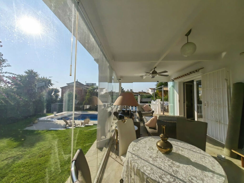 Detached Villa Estepona Málaga - image 19