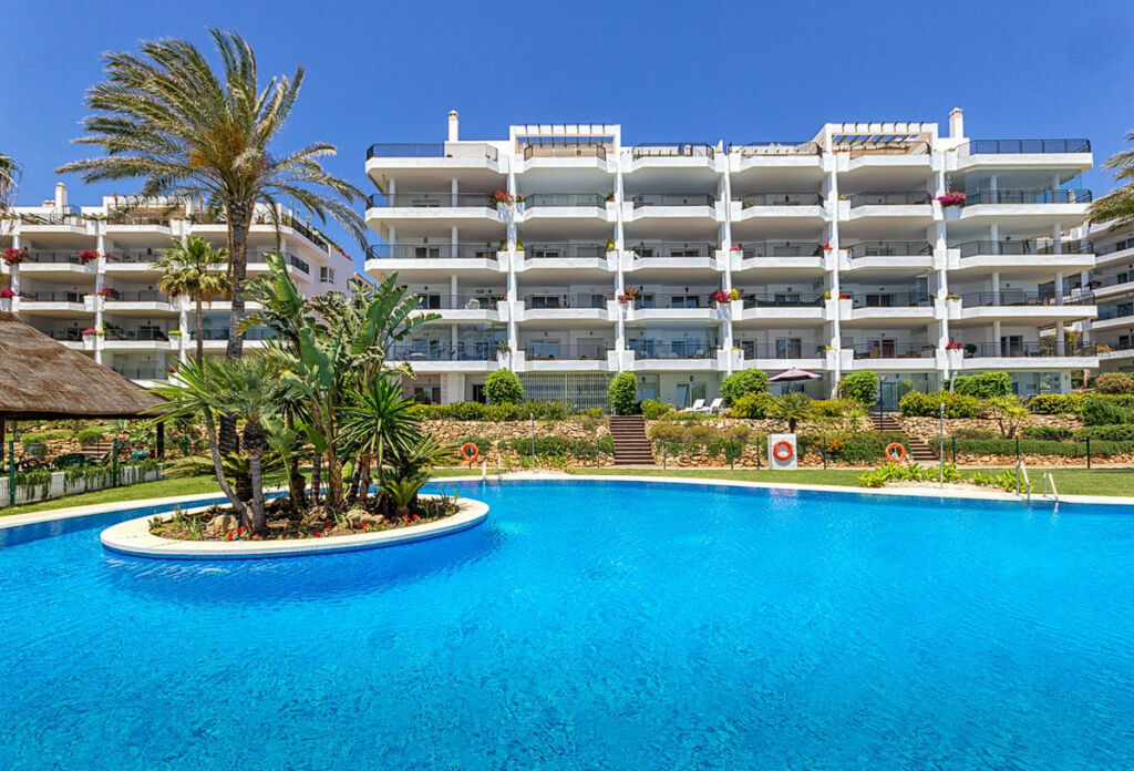 Middle Floor Apartment Calahonda Málaga - image 19