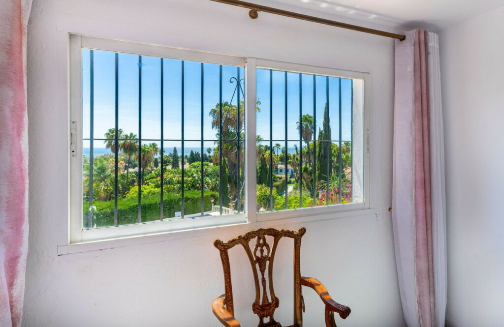 Townhouse El Paraiso Málaga - image 5