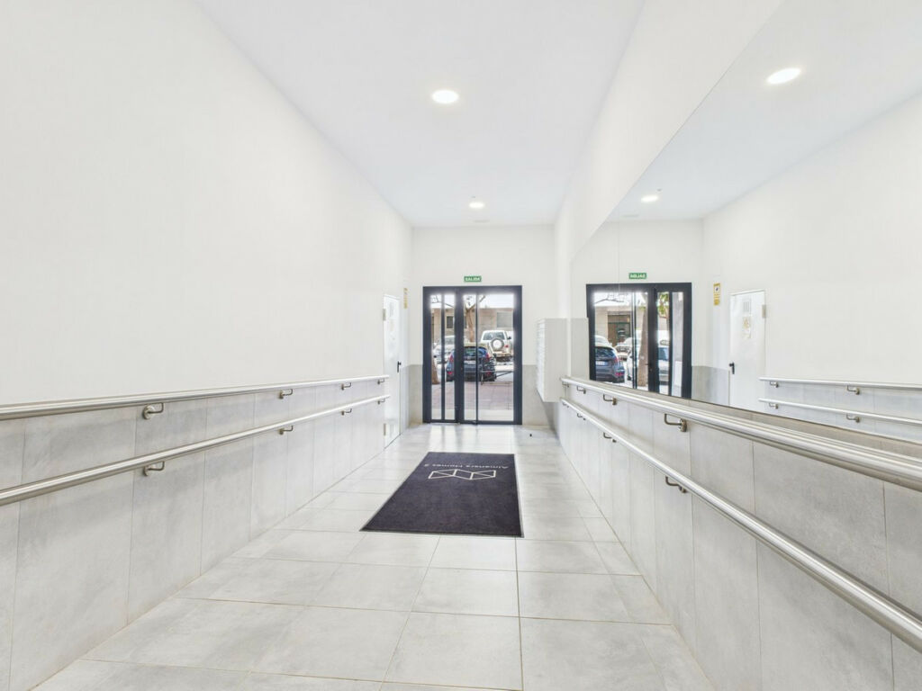 Middle Floor Apartment Estepona Málaga - image 19