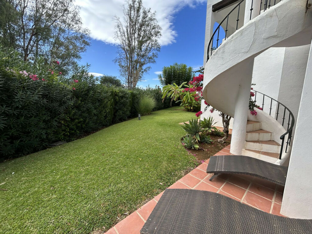 Townhouse Aloha Málaga - image 19