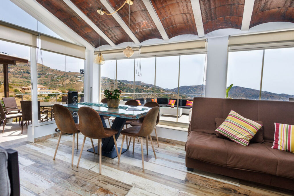 Detached Villa Sayalonga Málaga - image 20
