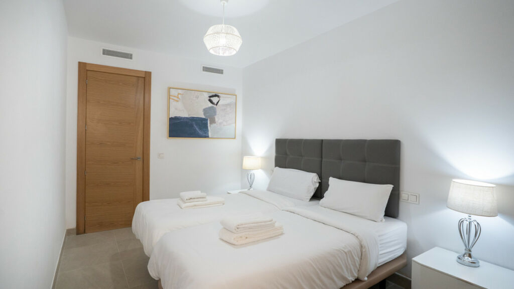 Detached Villa Estepona Málaga - image 19