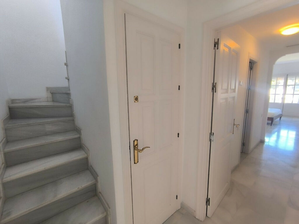 Middle Floor Apartment El Presidente Málaga - image 19