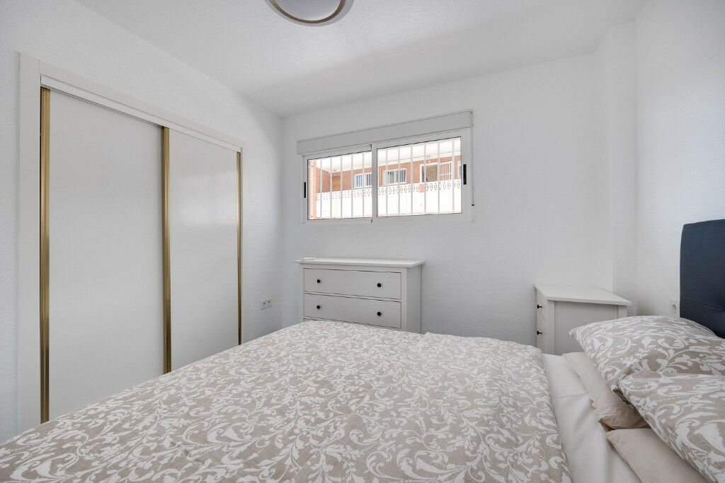 Middle Floor Apartment Punta Prima Alicante - image 19