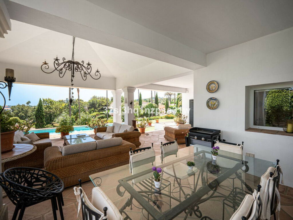 Detached Villa Sotogrande Cádiz - image 19