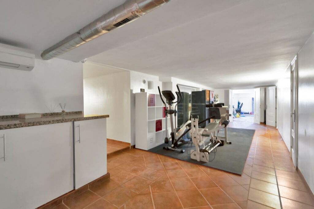 Detached Villa Estepona Málaga - image 19