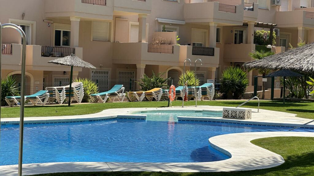 Middle Floor Apartment La Duquesa Málaga - image 19