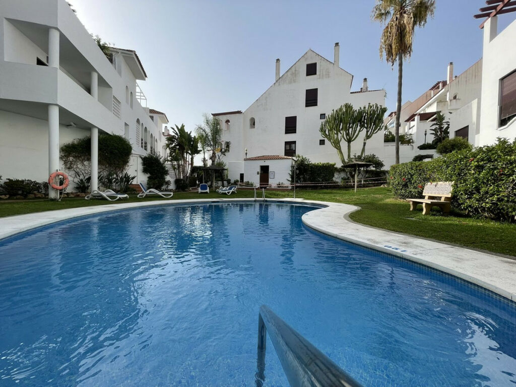 Middle Floor Apartment Nueva Andalucía Málaga - image 19
