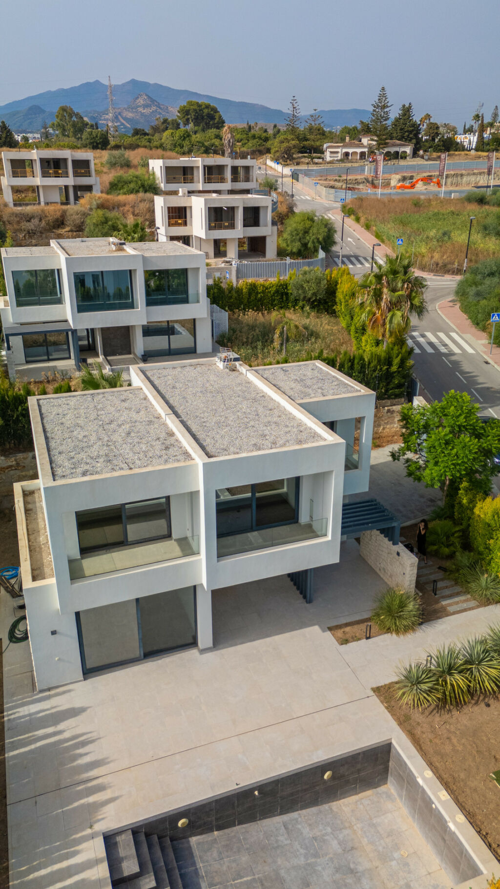 Detached Villa New Golden Mile Málaga - image 2