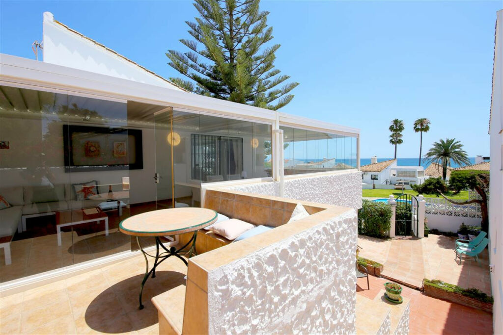 Detached Villa Estepona Málaga - image 19