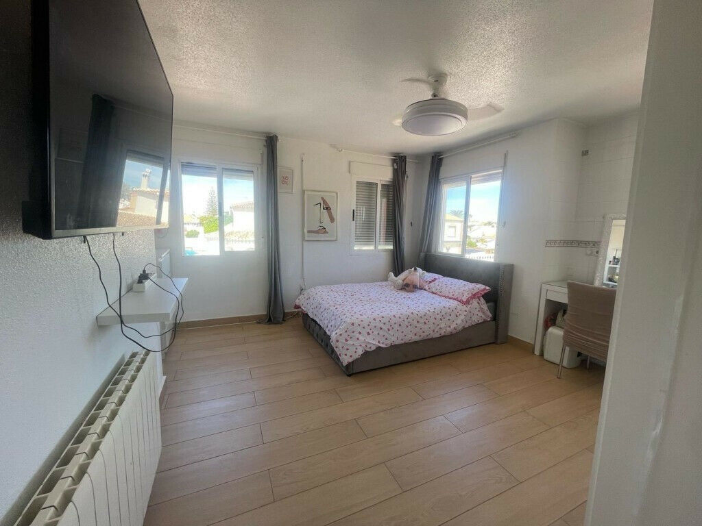 Detached Villa Playa Flamenca Alicante - image 17