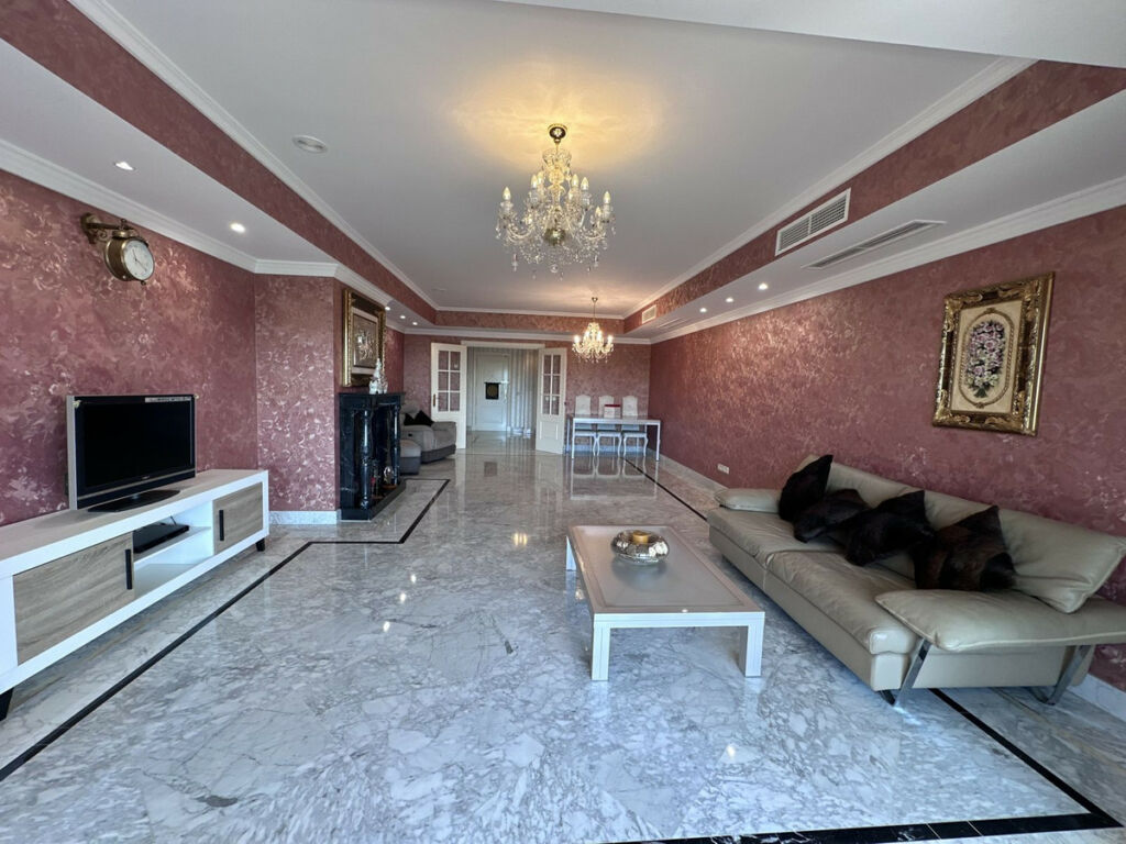 Middle Floor Apartment The Golden Mile Málaga - image 19