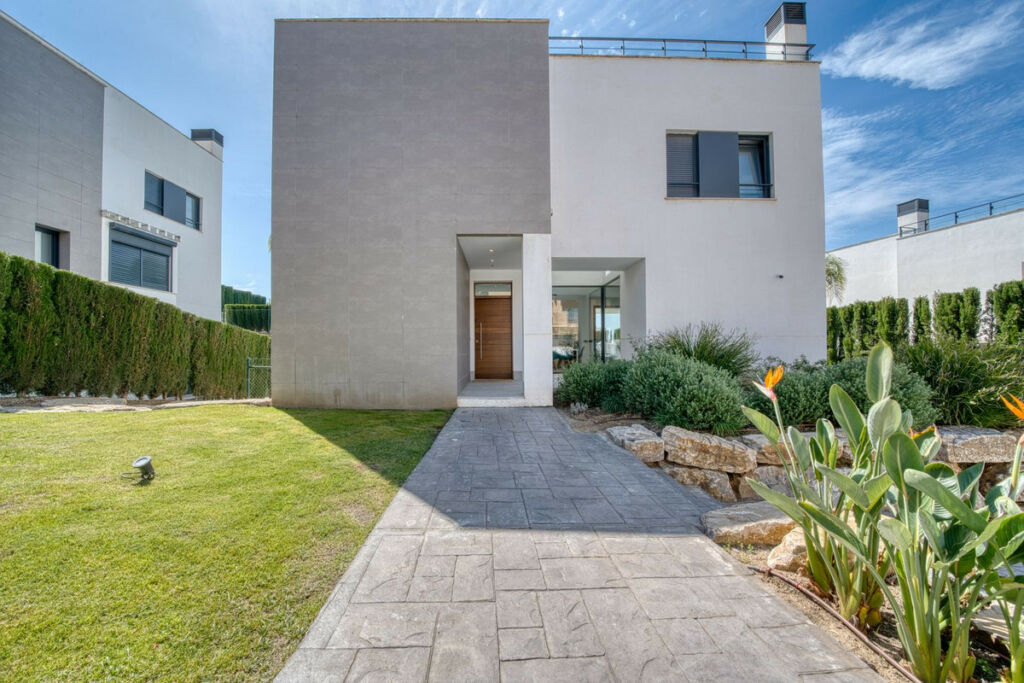 Detached Villa Estepona Málaga - image 19
