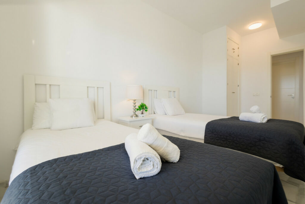 Middle Floor Apartment Estepona Málaga - image 19