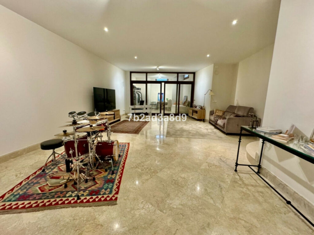 Ground Floor Apartment San Pedro de Alcántara Málaga - image 2