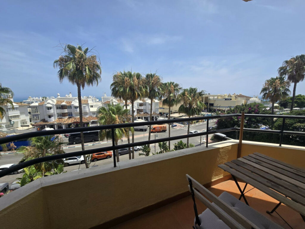 Middle Floor Apartment Benalmadena Costa Málaga - image 2