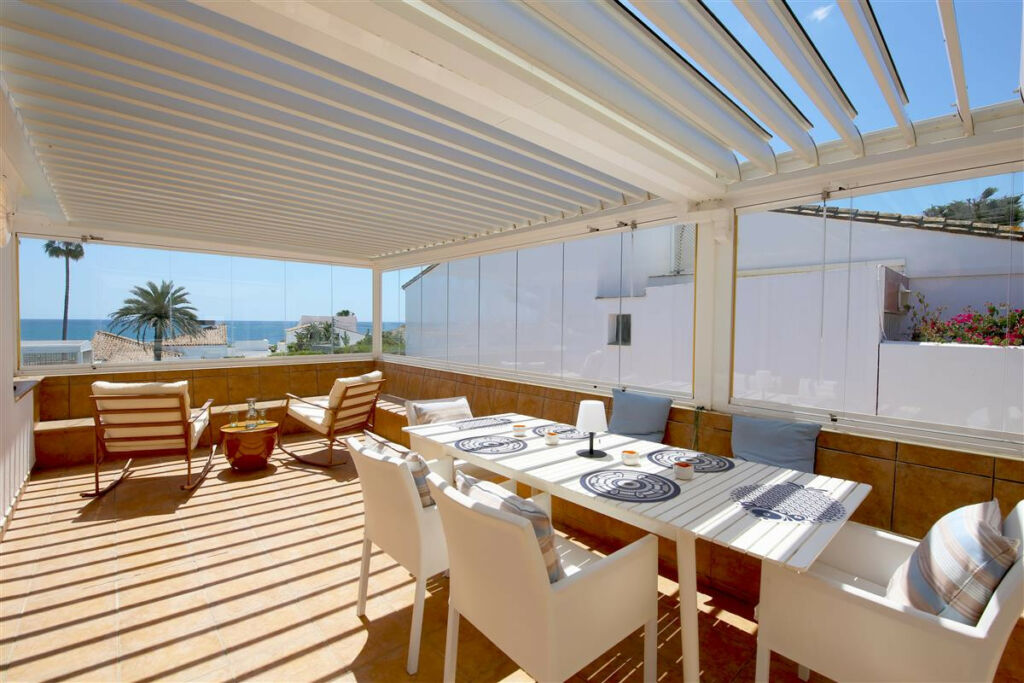 Detached Villa Estepona Málaga - image 2