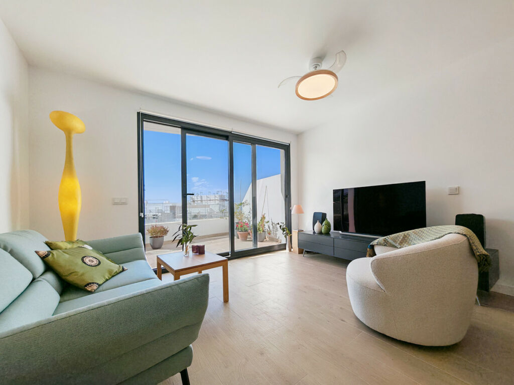 Middle Floor Apartment Estepona Málaga - image 2