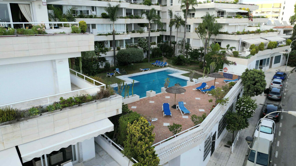 Middle Floor Apartment Marbella Málaga - image 2