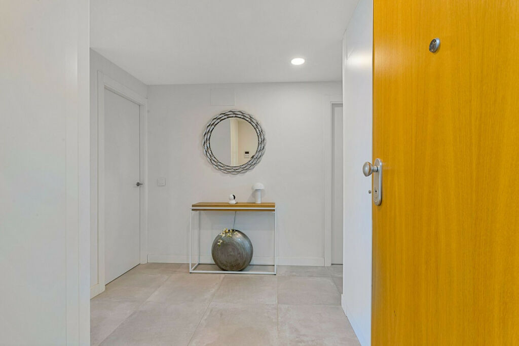 Middle Floor Apartment Fuengirola Málaga - image 2