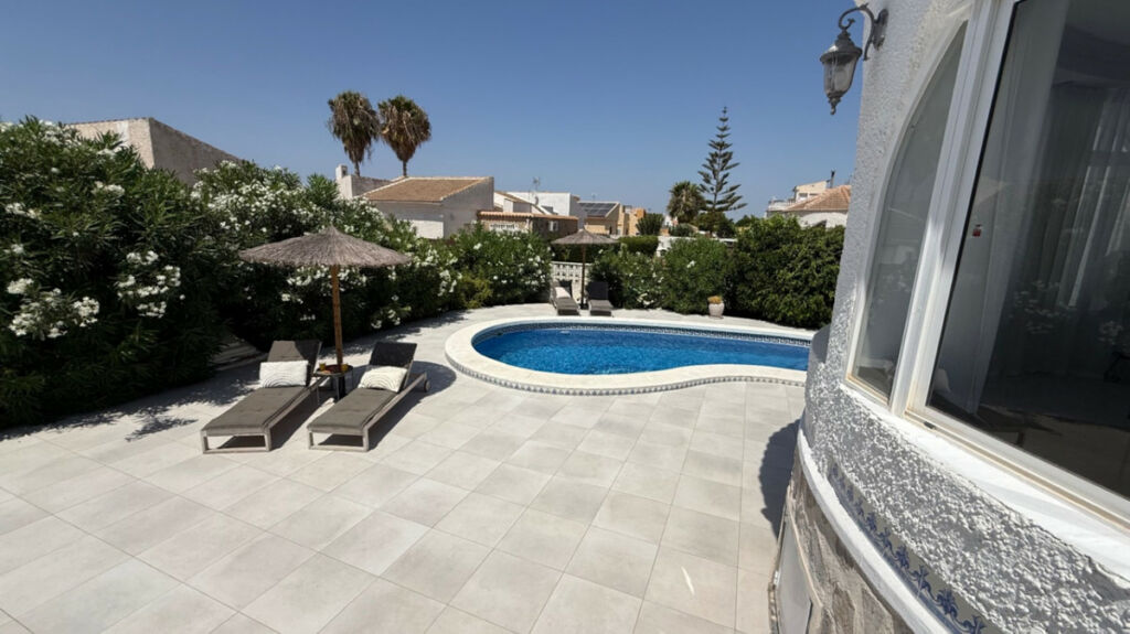 Detached Villa Torrevieja Alicante - image 2