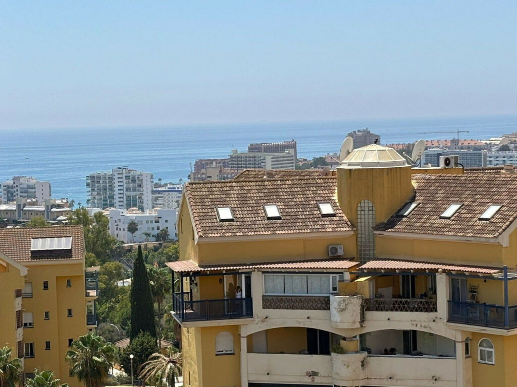 Middle Floor Apartment Benalmadena Costa Málaga - image 2