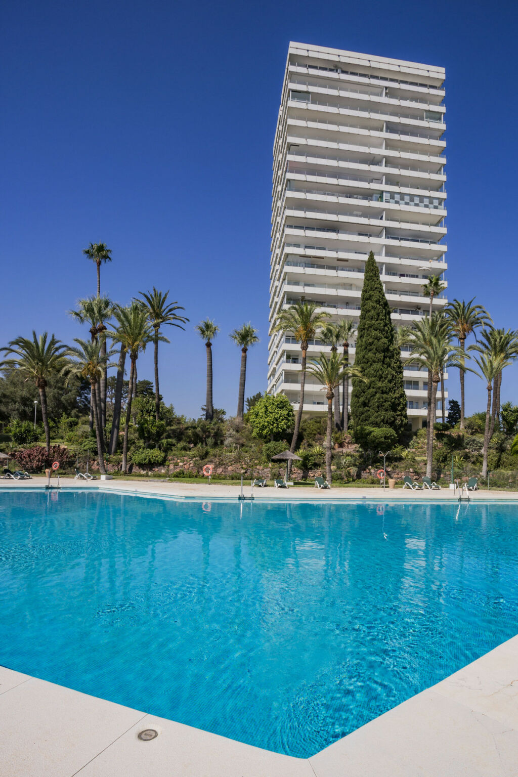 Middle Floor Apartment Río Real Málaga - image 2