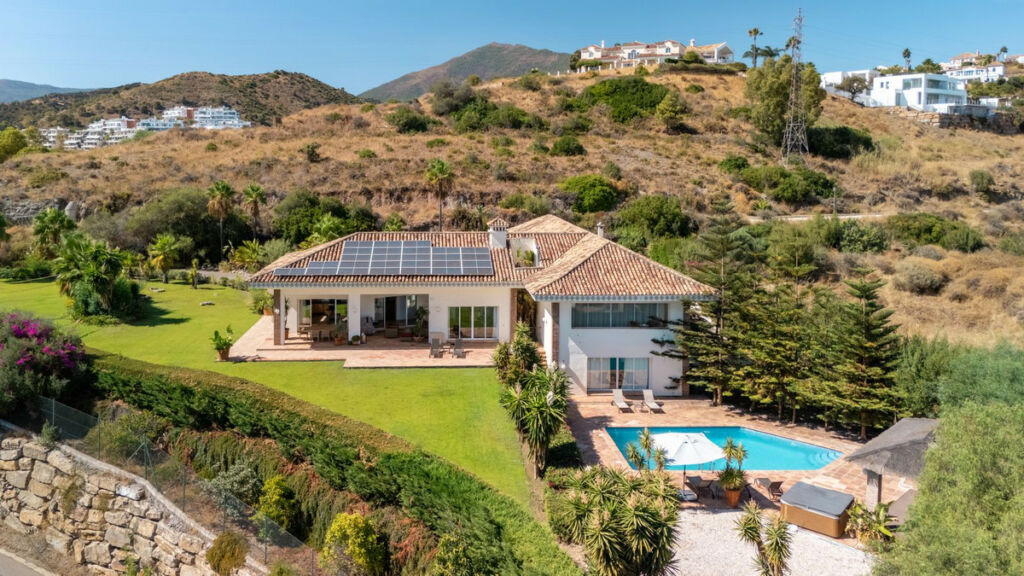 Detached Villa Benahavís Málaga - image 2