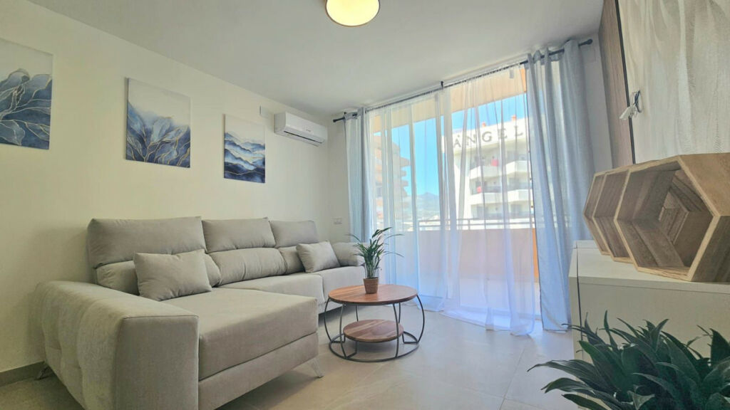 Middle Floor Apartment Fuengirola Málaga - image 2