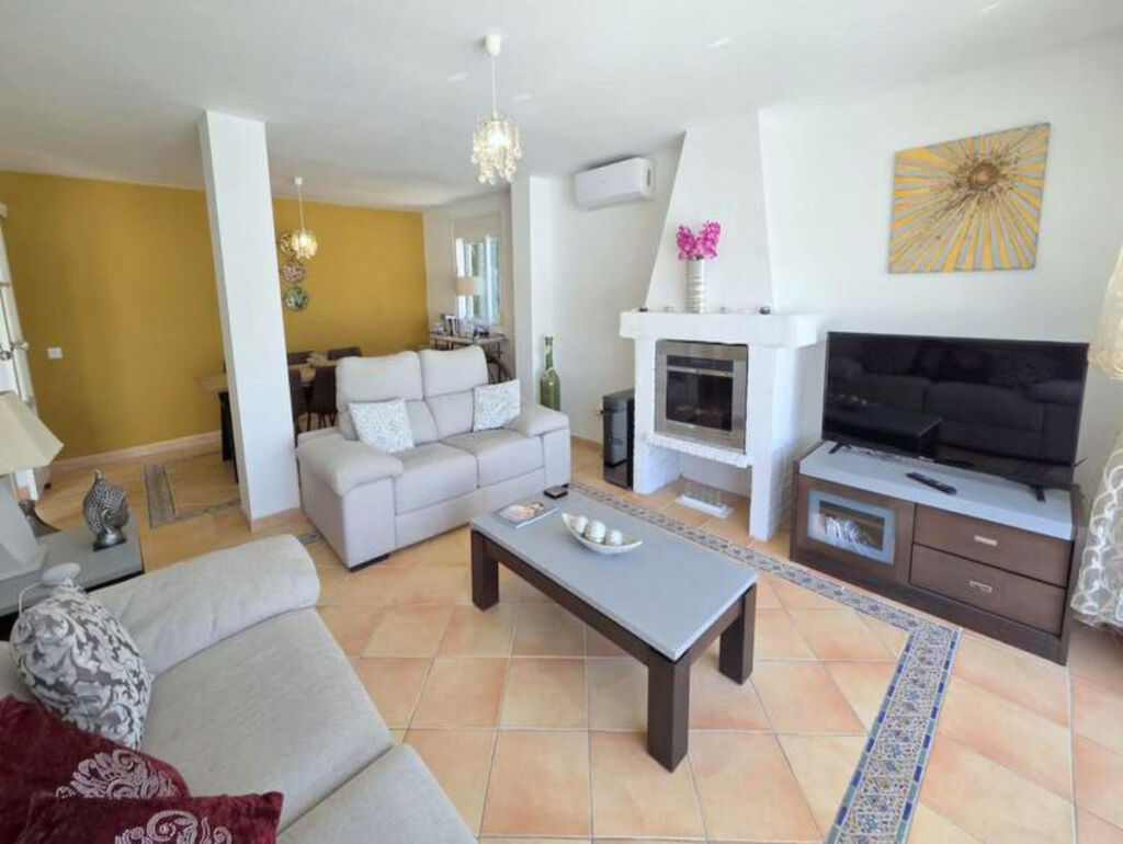 Detached Villa Manilva Málaga - image 2