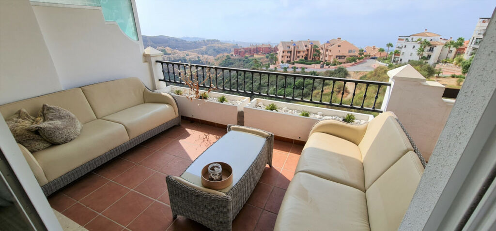 Middle Floor Apartment Calahonda Málaga - image 2