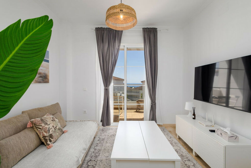 Middle Floor Apartment Manilva Málaga - image 2
