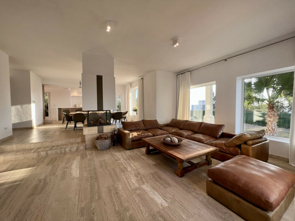 Detached Villa Manilva Málaga - image 2