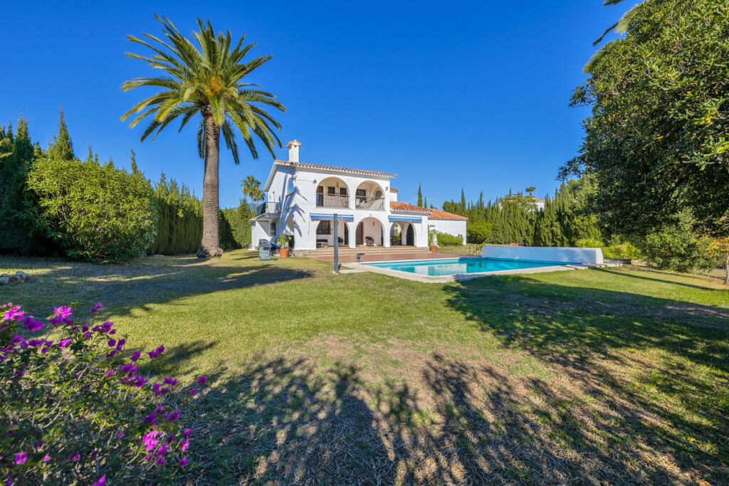 Detached Villa Atalaya Málaga - image 2