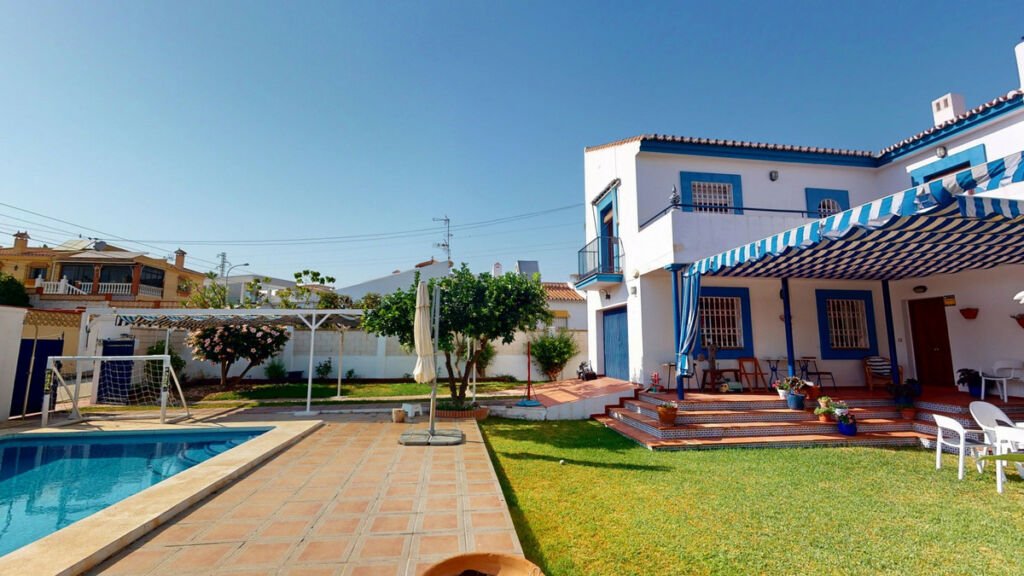 Detached Villa Chilches Málaga - image 2