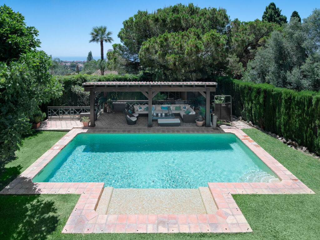 Detached Villa Marbella Málaga - image 2