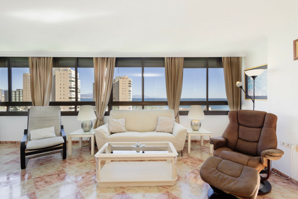 Middle Floor Apartment Playamar Málaga - image 2