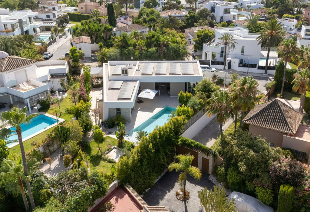 Detached Villa Marbesa Málaga - image 2