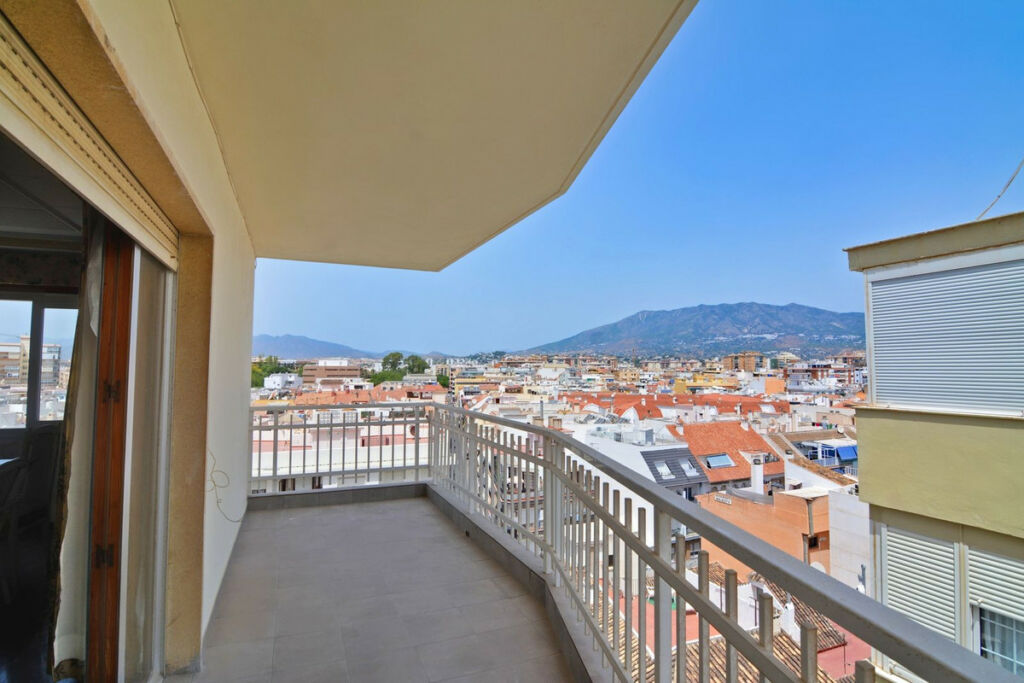 Middle Floor Apartment Fuengirola Málaga - image 2