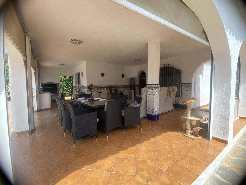 Detached Villa Elviria Málaga - image 2