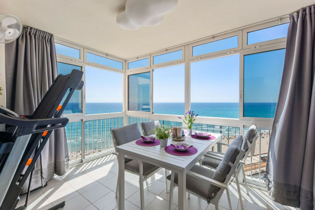 Middle Floor Apartment El Campello Alicante - image 2