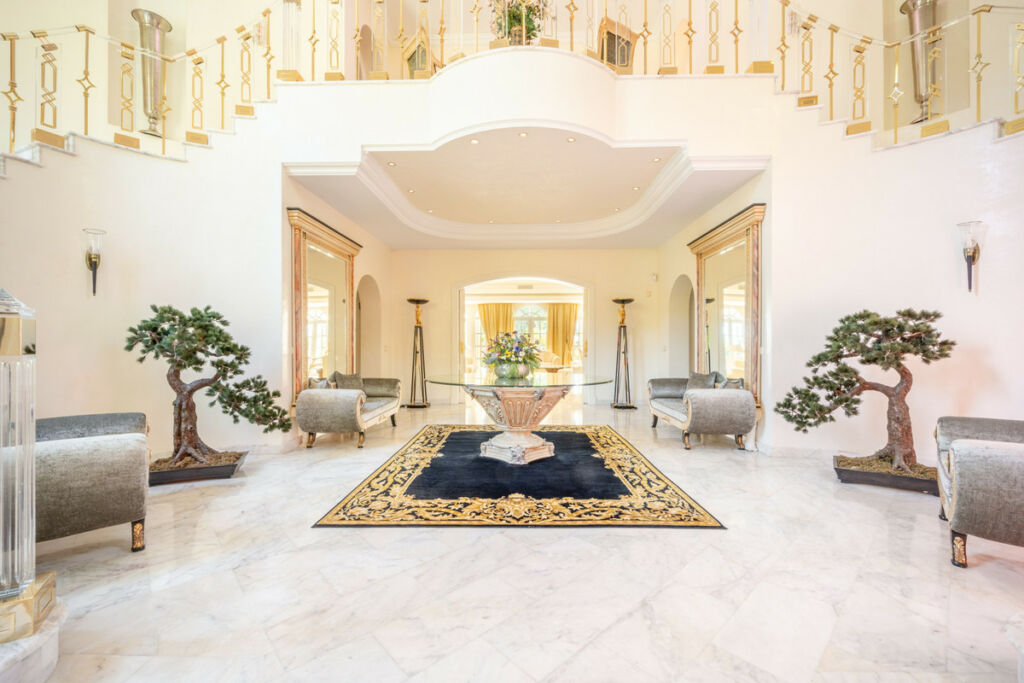 Detached Villa The Golden Mile Málaga - image 2