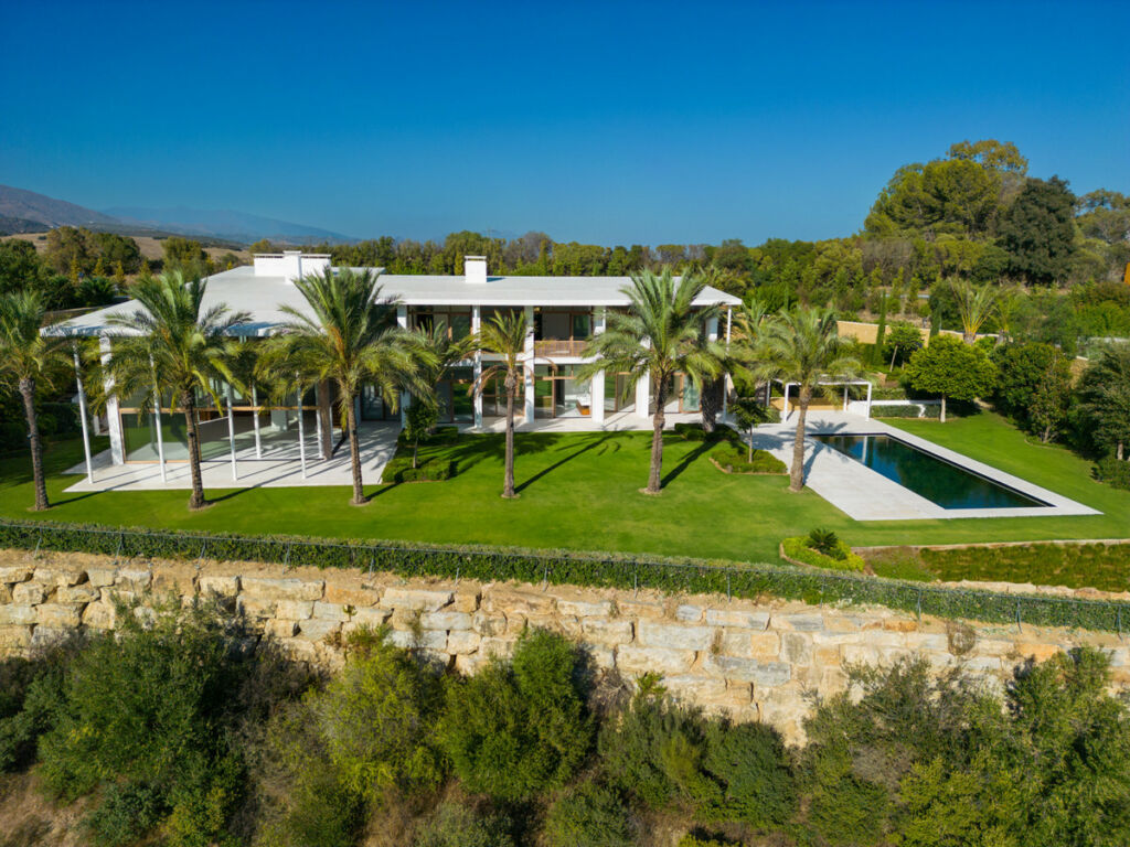 Detached Villa Casares Málaga - image 2