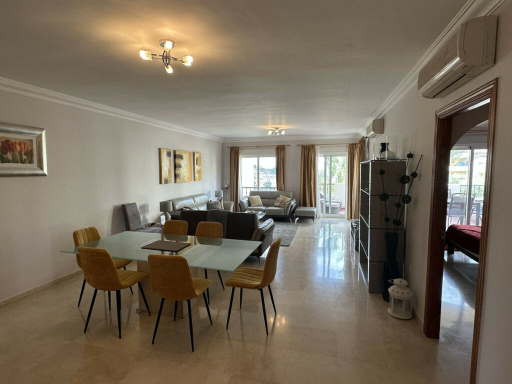 Middle Floor Apartment La Cala Hills Málaga - image 2