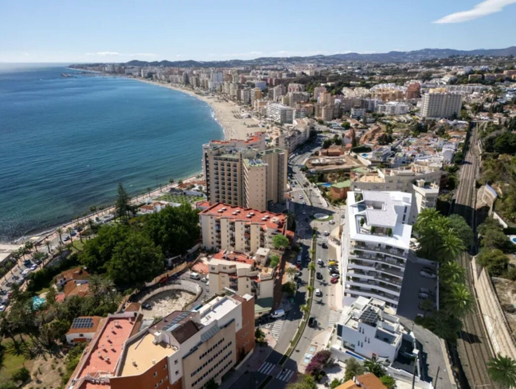 Middle Floor Apartment Fuengirola Málaga - image 2