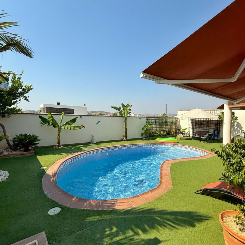 Detached Villa Sierrezuela Málaga - image 2