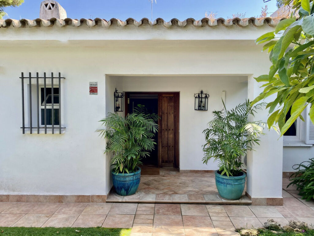 Detached Villa Los Monteros Málaga - image 2